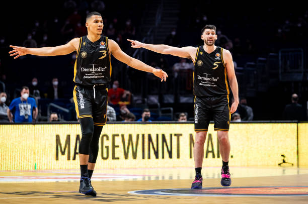 30亿英镑 30亿英镑