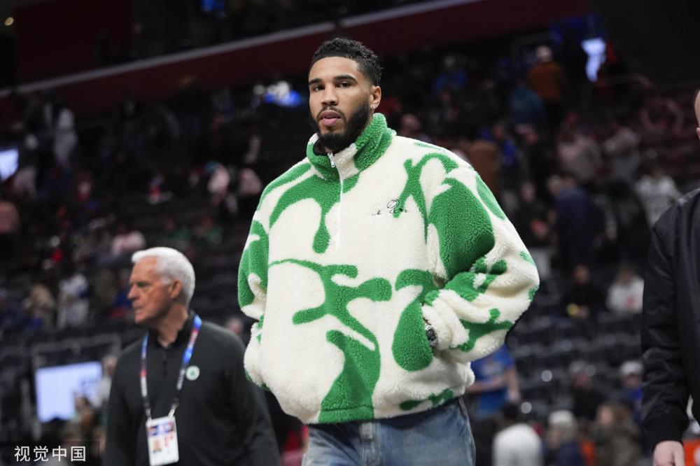 被担架抬离 被担架抬离