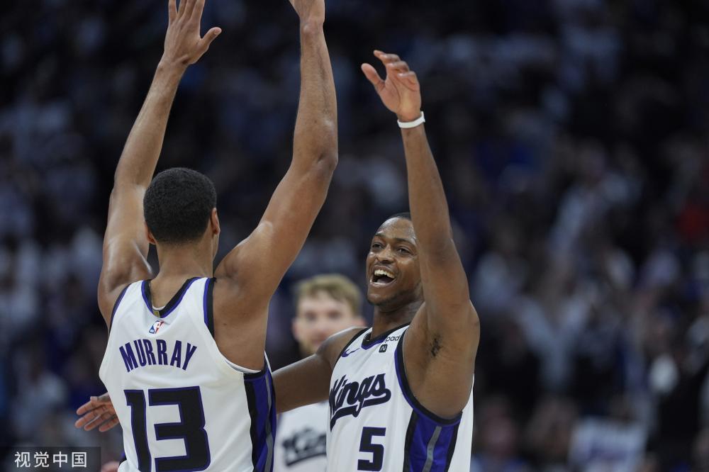 在中场断球 在中场断球