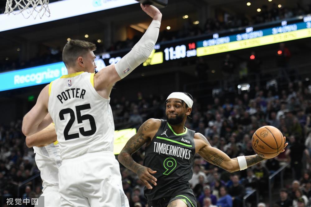 相比之下 相比之下